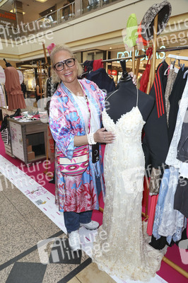 Charity-Flohmarkt zugunsten der Tribute to Bambi Stiftung in Hamburg