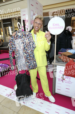 Charity-Flohmarkt zugunsten der Tribute to Bambi Stiftung in Hamburg