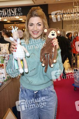 Charity-Flohmarkt zugunsten der Tribute to Bambi Stiftung in Hamburg