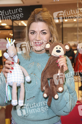Charity-Flohmarkt zugunsten der Tribute to Bambi Stiftung in Hamburg