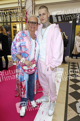 Charity-Flohmarkt zugunsten der Tribute to Bambi Stiftung in Hamburg