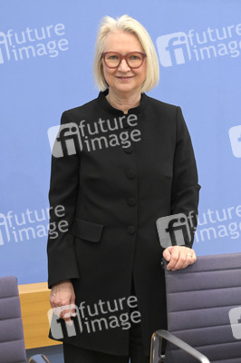 Bundespressekonferenz Vorstellung der aktualisierten Konjunkturprognose 2023/24 in Berlin