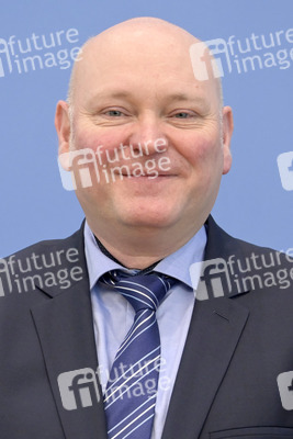 Bundespressekonferenz Vorstellung der aktualisierten Konjunkturprognose 2023/24 in Berlin