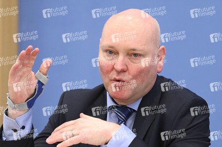 Bundespressekonferenz Vorstellung der aktualisierten Konjunkturprognose 2023/24 in Berlin