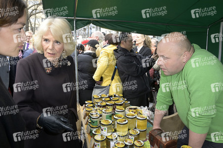 Das britische Königspaar besucht Wochenmarkt in Berlin