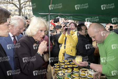 Das britische Königspaar besucht Wochenmarkt in Berlin