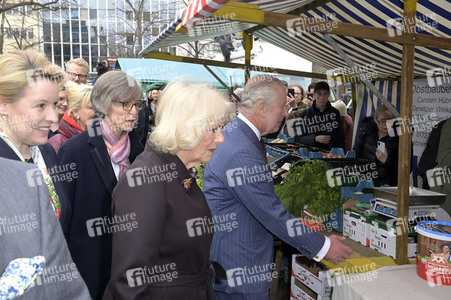 Das britische Königspaar besucht Wochenmarkt in Berlin