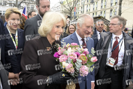 Das britische Königspaar besucht Wochenmarkt in Berlin