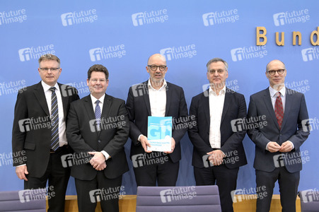 Bundespressekonferenz Gemeinschaftsdiagnose der Wirtschaftsforschungsinstitute Frühjahr 2023 in Berlin
