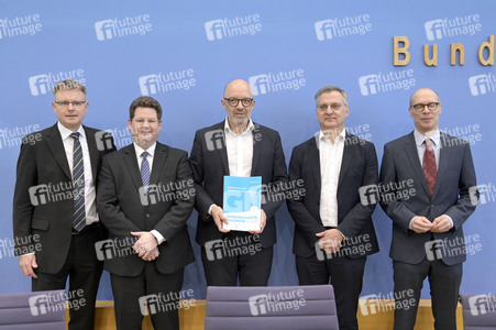 Bundespressekonferenz Gemeinschaftsdiagnose der Wirtschaftsforschungsinstitute Frühjahr 2023 in Berlin