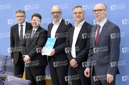 Bundespressekonferenz Gemeinschaftsdiagnose der Wirtschaftsforschungsinstitute Frühjahr 2023 in Berlin