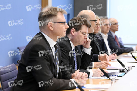 Bundespressekonferenz Gemeinschaftsdiagnose der Wirtschaftsforschungsinstitute Frühjahr 2023 in Berlin