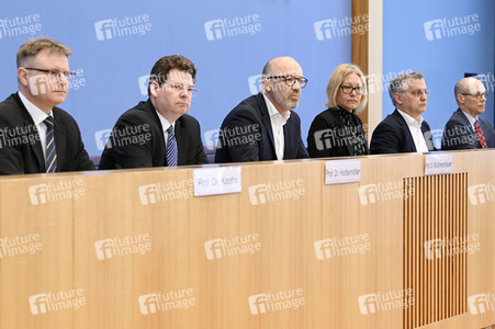 Bundespressekonferenz Gemeinschaftsdiagnose der Wirtschaftsforschungsinstitute Frühjahr 2023 in Berlin