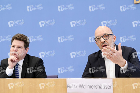 Bundespressekonferenz Gemeinschaftsdiagnose der Wirtschaftsforschungsinstitute Frühjahr 2023 in Berlin