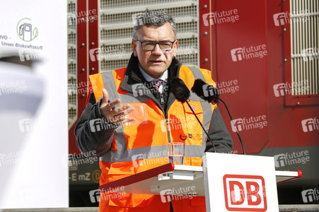 Eröffnung Lok-Tankstelle in München