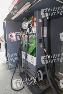 Eröffnung Lok-Tankstelle in München
