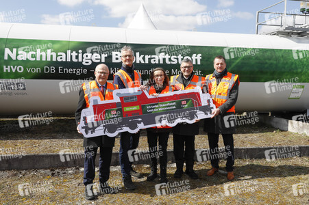Eröffnung Lok-Tankstelle in München