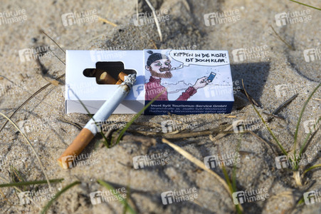 Symbolfoto Rauchen in der Natur