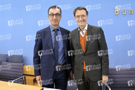 Bundespressekonferenz Cannabis-Gesetzespläne in Berlin