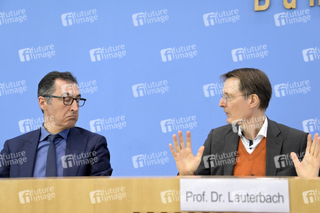 Bundespressekonferenz Cannabis-Gesetzespläne in Berlin