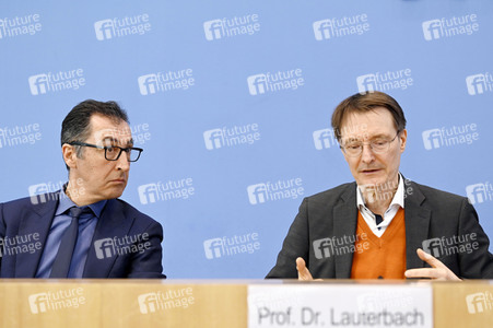 Bundespressekonferenz Cannabis-Gesetzespläne in Berlin