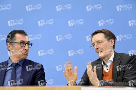Bundespressekonferenz Cannabis-Gesetzespläne in Berlin