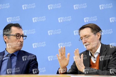 Bundespressekonferenz Cannabis-Gesetzespläne in Berlin