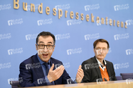 Bundespressekonferenz Cannabis-Gesetzespläne in Berlin