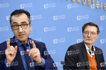Bundespressekonferenz Cannabis-Gesetzespläne in Berlin