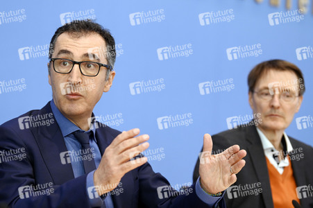 Bundespressekonferenz Cannabis-Gesetzespläne in Berlin