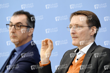 Bundespressekonferenz Cannabis-Gesetzespläne in Berlin
