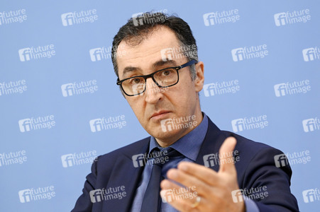 Bundespressekonferenz Cannabis-Gesetzespläne in Berlin