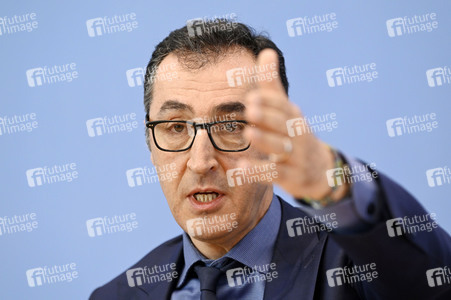 Bundespressekonferenz Cannabis-Gesetzespläne in Berlin