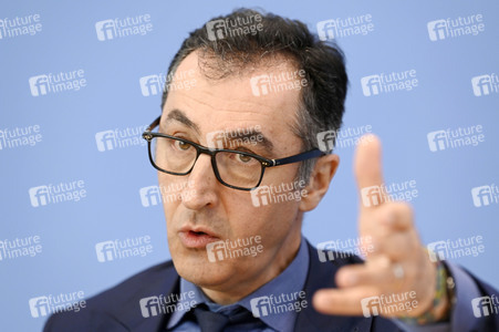 Bundespressekonferenz Cannabis-Gesetzespläne in Berlin