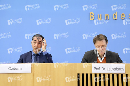 Bundespressekonferenz Cannabis-Gesetzespläne in Berlin