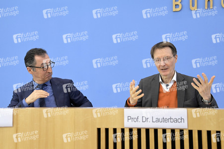 Bundespressekonferenz Cannabis-Gesetzespläne in Berlin