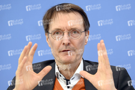 Bundespressekonferenz Cannabis-Gesetzespläne in Berlin