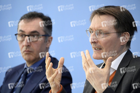 Bundespressekonferenz Cannabis-Gesetzespläne in Berlin