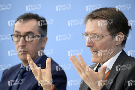 Bundespressekonferenz Cannabis-Gesetzespläne in Berlin