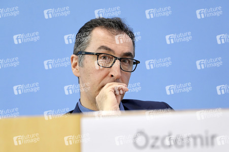 Bundespressekonferenz Cannabis-Gesetzespläne in Berlin