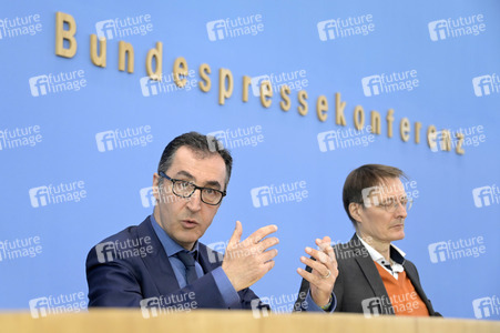 Bundespressekonferenz Cannabis-Gesetzespläne in Berlin