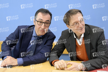 Bundespressekonferenz Cannabis-Gesetzespläne in Berlin