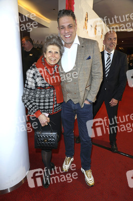 Musicalpremiere 'Mamma Mia!' in Hamburg
