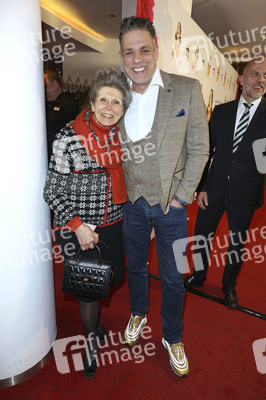 Musicalpremiere 'Mamma Mia!' in Hamburg