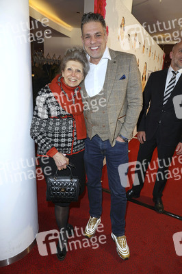 Musicalpremiere 'Mamma Mia!' in Hamburg