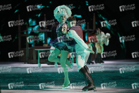 Eisrevue-Premiere 'Holiday on Ice - A New Day' in Erfurt