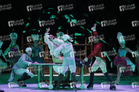 Eisrevue-Premiere 'Holiday on Ice - A New Day' in Erfurt