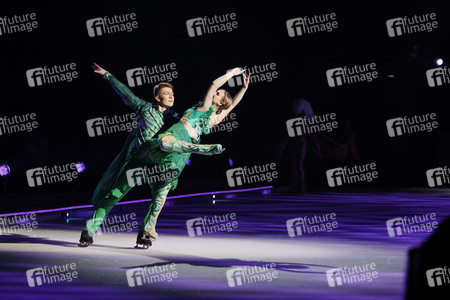Eisrevue-Premiere 'Holiday on Ice - A New Day' in Erfurt