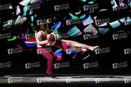 Eisrevue-Premiere 'Holiday on Ice - A New Day' in Erfurt