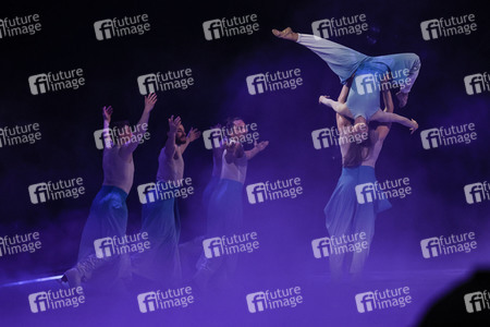 Eisrevue-Premiere 'Holiday on Ice - A New Day' in Erfurt